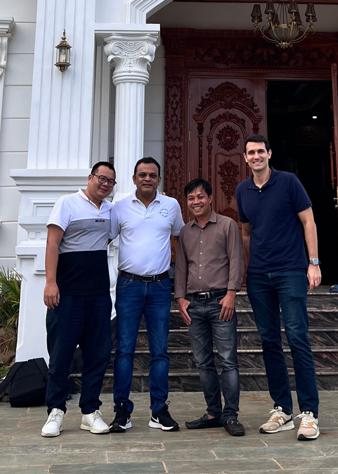 khac-hang-nhu-tung-coffee